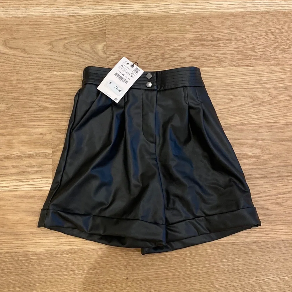 Zara shorts leather, size 10, black. - Picture 1 of 2